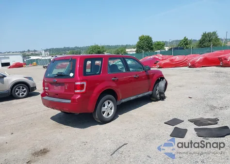 2012 Ford Escape Xls z USA, uszkodzony, nr VIN 1FMCU0C70CKA97943